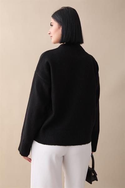 Deniz Kabuğu Taşlı Siyah Triko Kazak