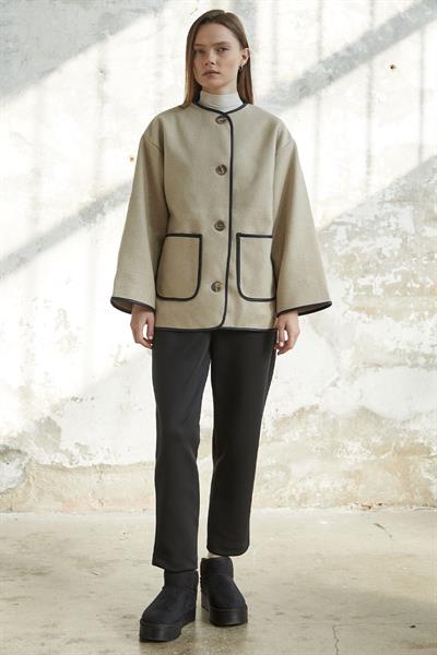 Deri Biye Detaylı Atkılı Kaşe Kaban - Bej