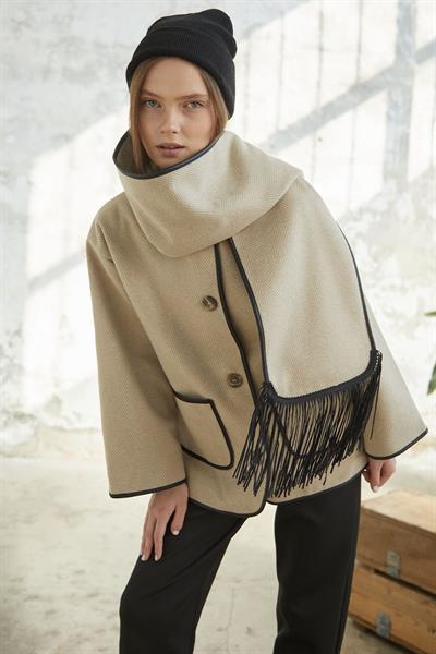 Deri Biye Detaylı Atkılı Kaşe Kaban - Bej