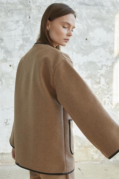 Deri Biye Detaylı Atkılı Kaşe Kaban - Camel