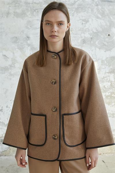 Deri Biye Detaylı Atkılı Kaşe Kaban - Camel