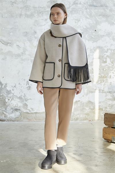 Deri Biye Detaylı Atkılı Kaşe Kaban - Ekru