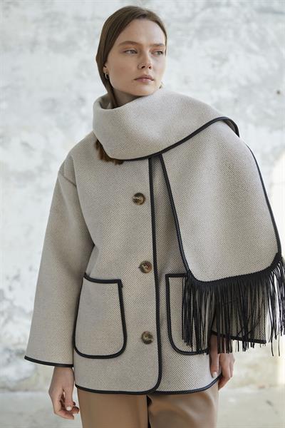 Deri Biye Detaylı Atkılı Kaşe Kaban - Ekru