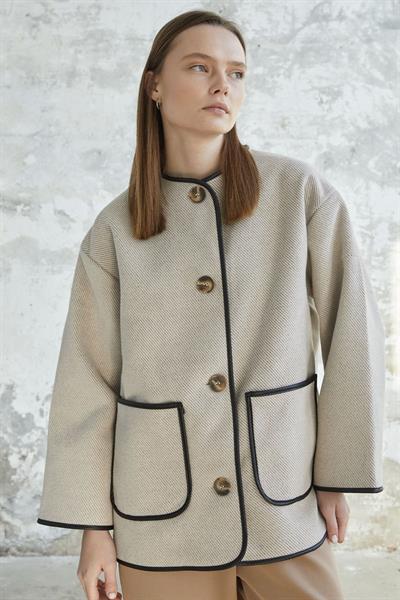 Deri Biye Detaylı Atkılı Kaşe Kaban - Ekru