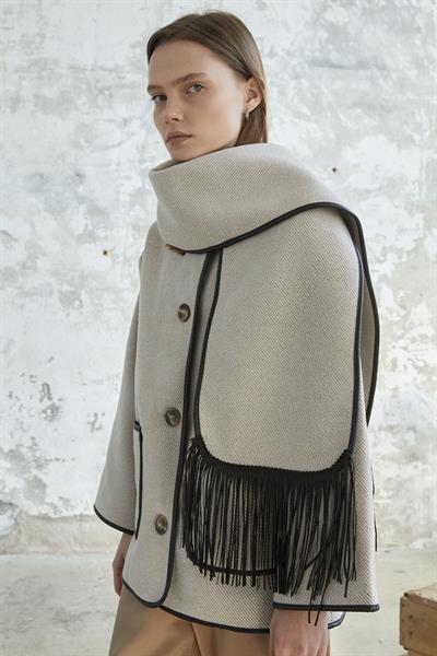 Deri Biye Detaylı Atkılı Kaşe Kaban - Ekru