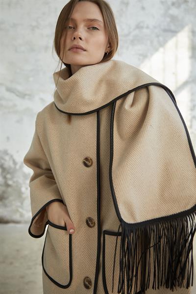 Deri Biye Detaylı Atkılı Kaşe Kaban - Koyu Bej