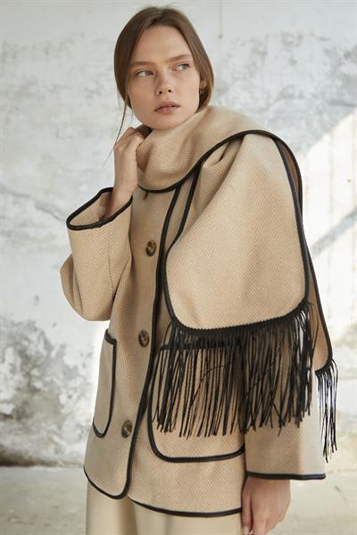 Deri Biye Detaylı Atkılı Kaşe Kaban - Koyu Bej