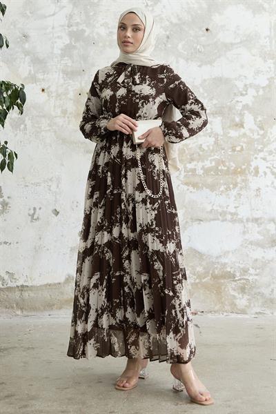 Diva Yakası Kuşaklı Piliseli Acı Kahve Şifon Elbise