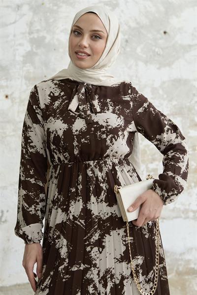 Diva Yakası Kuşaklı Piliseli Acı Kahve Şifon Elbise