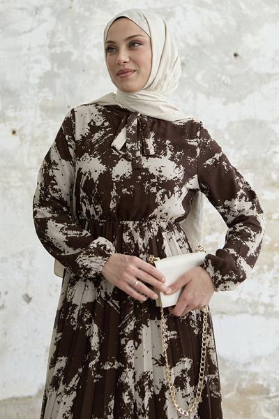 Diva Yakası Kuşaklı Piliseli Acı Kahve Şifon Elbise
