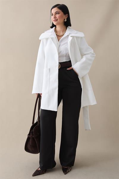 Düğme Detaylı Astarlı Ekru Kısa Kaban