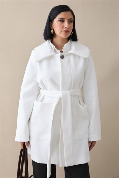 Düğme Detaylı Astarlı Ekru Kısa Kaban