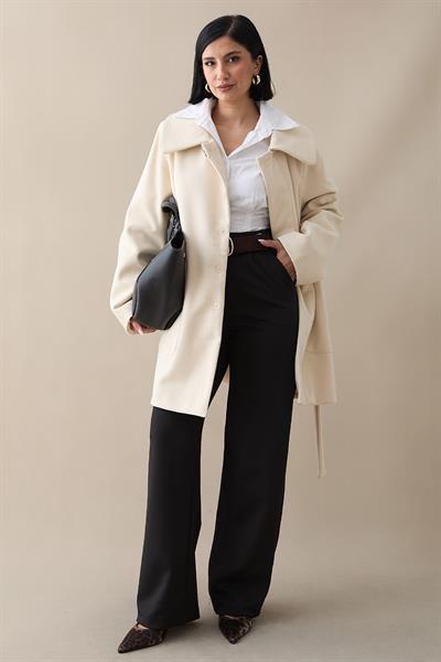 Düğme Detaylı Astarlı Krem Kısa Kaban