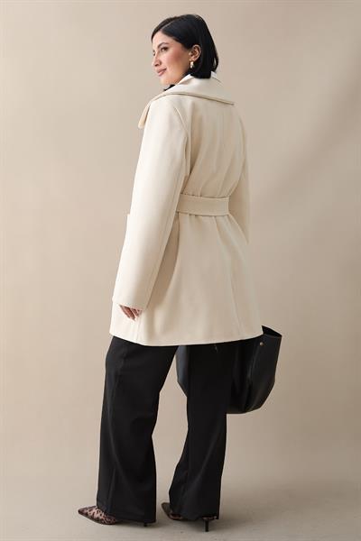 Düğme Detaylı Astarlı Krem Kısa Kaban