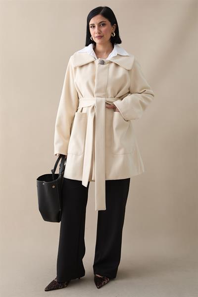 Düğme Detaylı Astarlı Krem Kısa Kaban