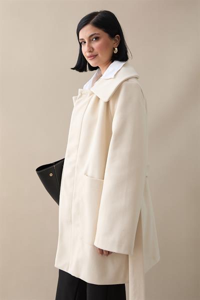 Düğme Detaylı Astarlı Krem Kısa Kaban