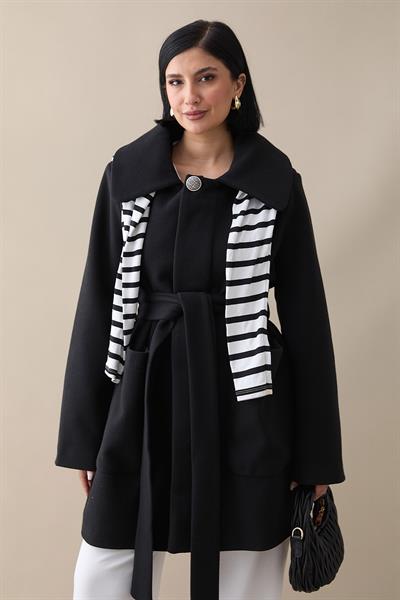 Düğme Detaylı Astarlı Siyah Kısa Kaban