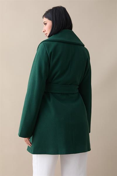 Düğme Detaylı Astarlı Zümrüt Yeşili Kısa Kaban