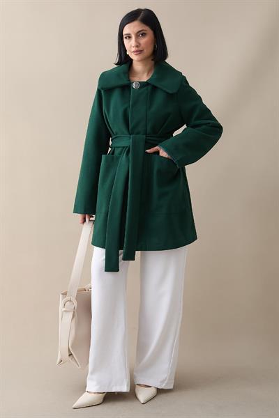 Düğme Detaylı Astarlı Zümrüt Yeşili Kısa Kaban