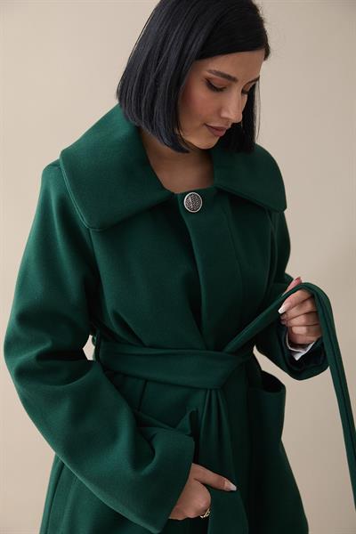 Düğme Detaylı Astarlı Zümrüt Yeşili Kısa Kaban