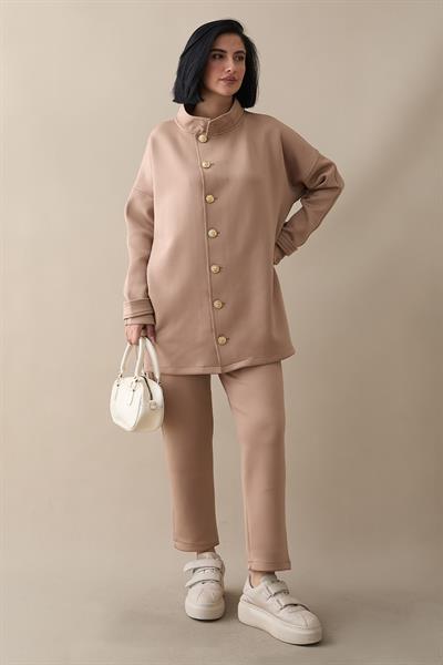 Düğmeli Hakim Yaka Camel Scuba Takım