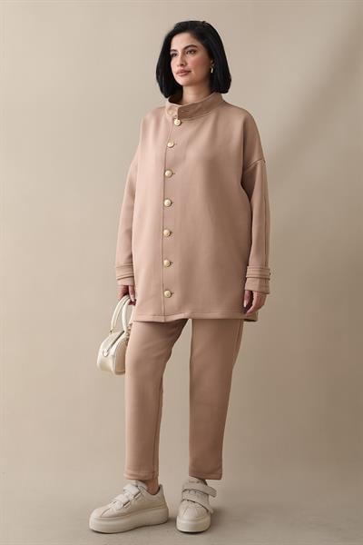 Düğmeli Hakim Yaka Camel Scuba Takım