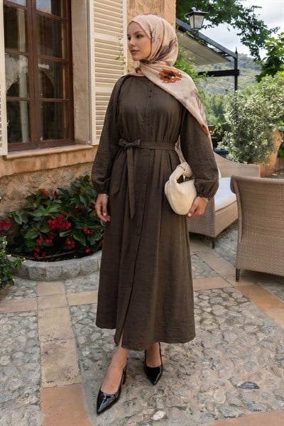 Düğmeli Nervürlü Kuşaklı Keten Kahverengi Elbise