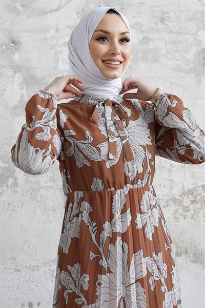 Elya Çiçek Yakası Kuşaklı Taba Şifon Elbise