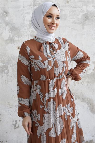 Elya Çiçek Yakası Kuşaklı Taba Şifon Elbise