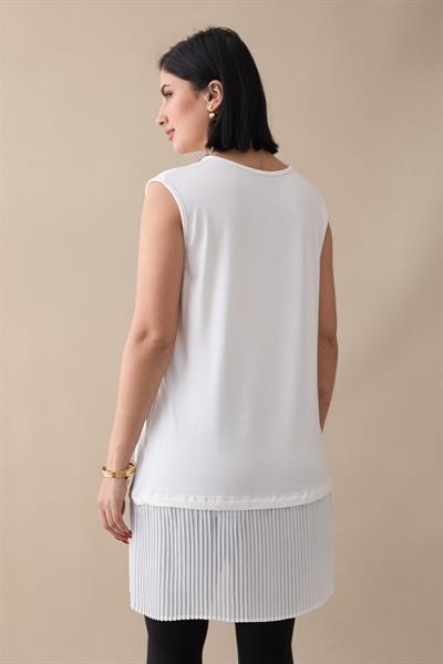 Eteği Piliseli Kolsuz Beyaz İçlik