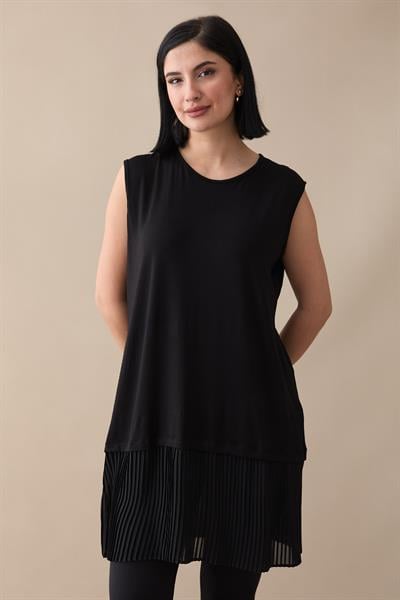 Eteği Piliseli Kolsuz Siyah İçlik