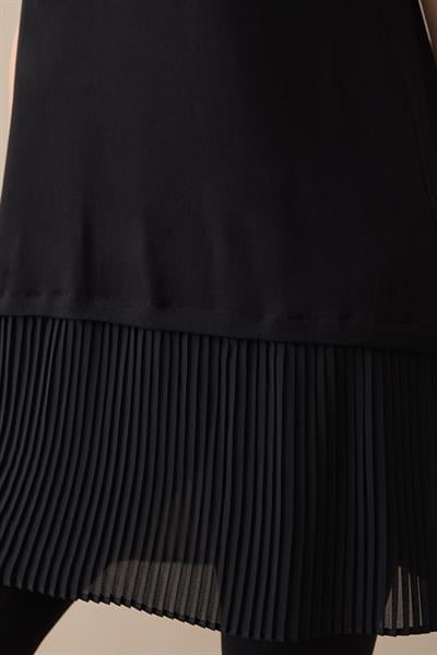 Eteği Piliseli Kolsuz Siyah İçlik