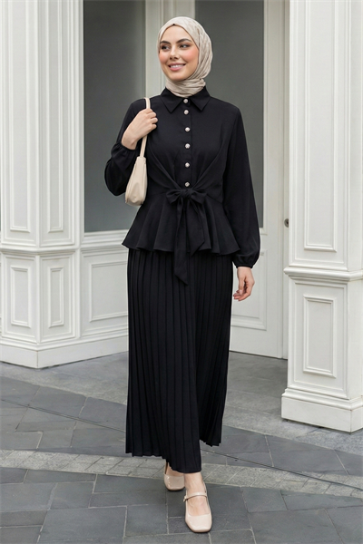 Eteği Piliseli Siyah Takım