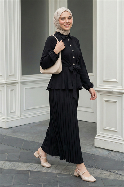 Eteği Piliseli Siyah Takım