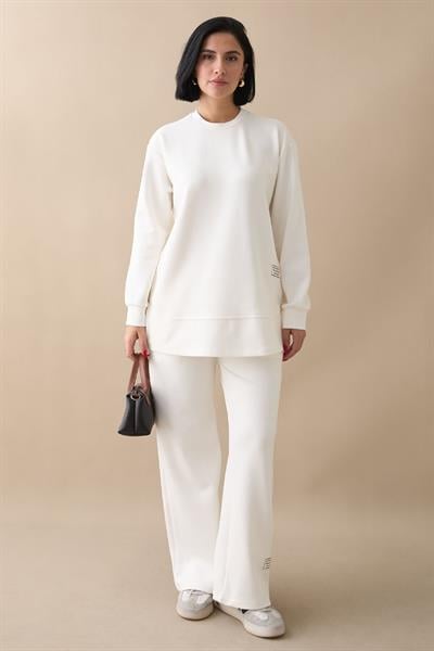 Etiket Detaylı Beyaz Oyşo Takım