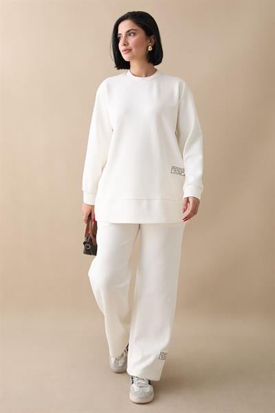 Etiket Detaylı Beyaz Oyşo Takım