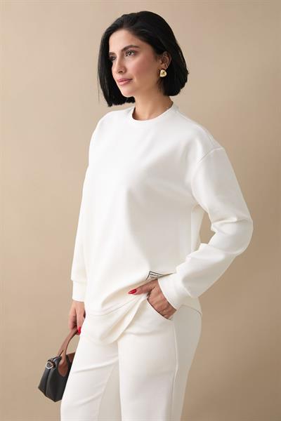 Etiket Detaylı Beyaz Oyşo Takım