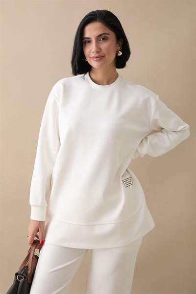 Etiket Detaylı Beyaz Oyşo Takım