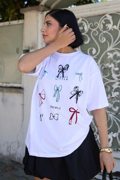 Fiyonk Desenli Beyaz Tişört