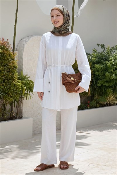 Geniş Kol Simli Kuşaklı Beyaz Gömlek
