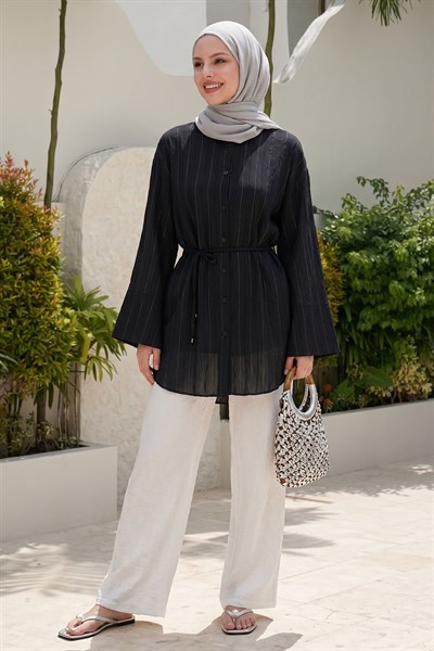 Geniş Kol Simli Kuşaklı Siyah Gömlek