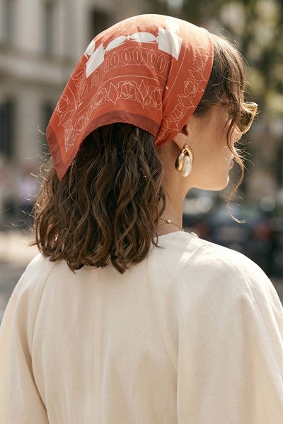 Geometrik Desenli Koyu Turuncu Bandana Fular 50x50