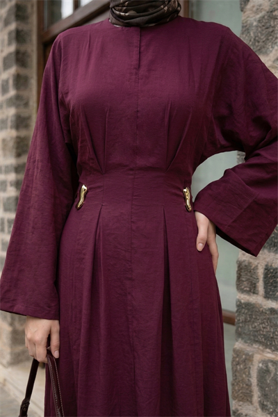 Gold Broşlu Kuşaklı Bordo Modal Elbise