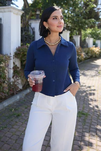 Gömlek Yaka Düğmeli Lacivert Hırka