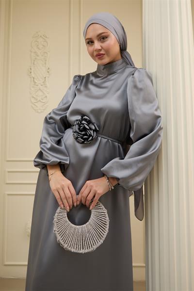 Gül Detay Gri Saten Elbise