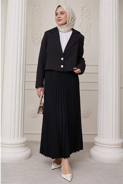 İki Düğmeli Ceketli Piliseli Etekli Siyah Takım