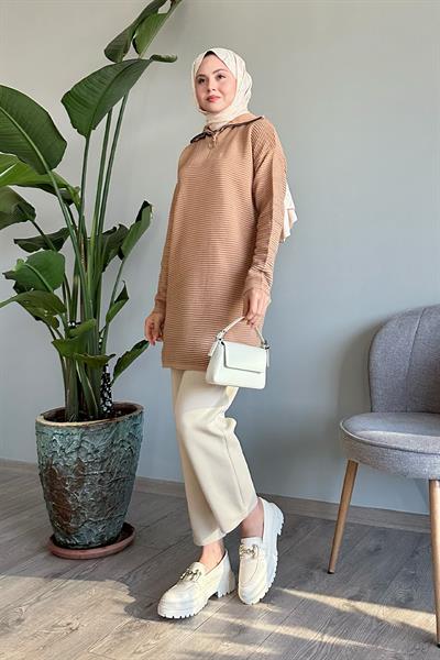İnce Fitilli Boğazlı Camel Triko Kazak