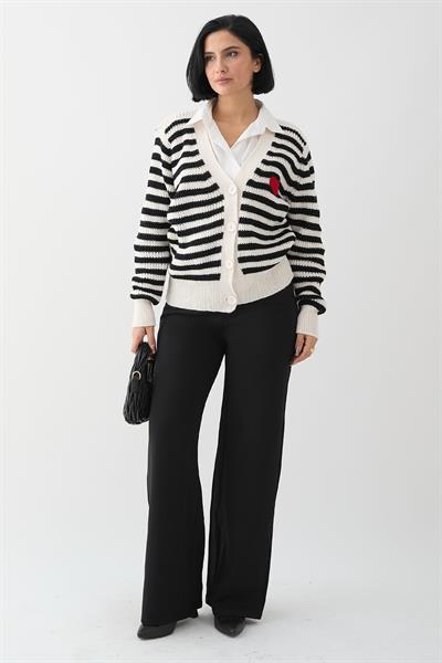 Kalpli Şeritli Ekru Triko Hırka
