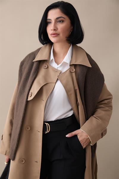 Kapak Detay Uzun Astarlı Bej Trençkot