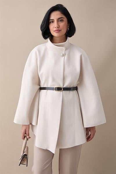 Kemerli Kaşe Beyaz Kısa Panço